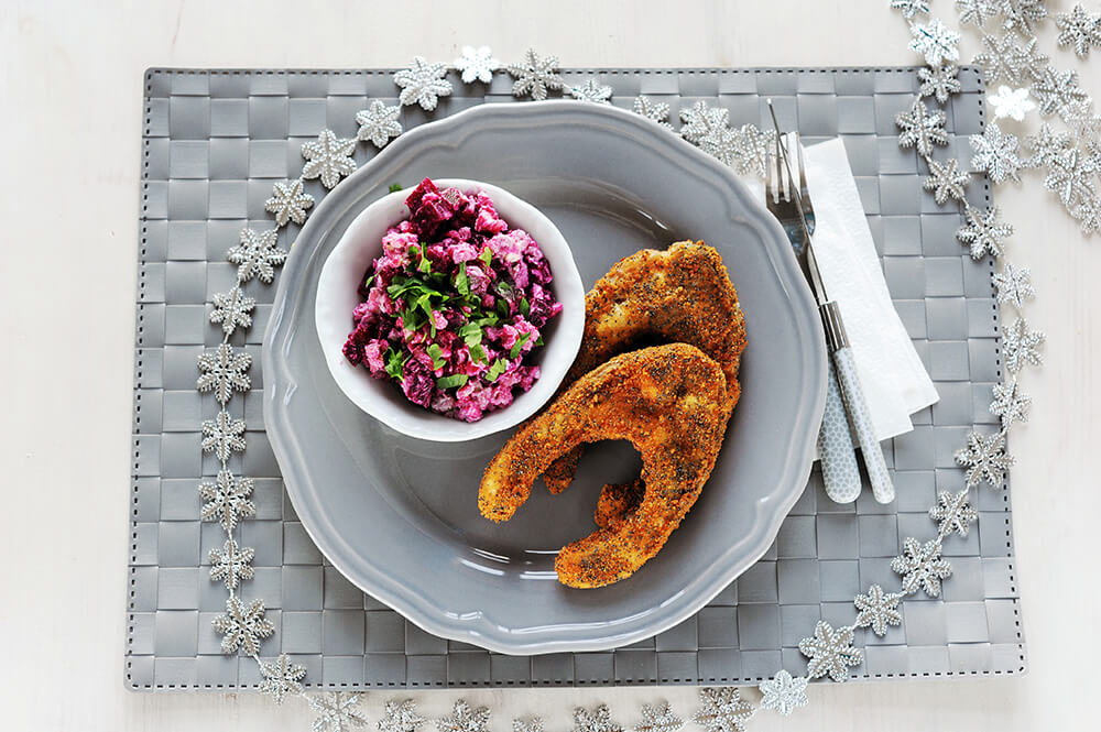 Rántott ponty mákos bundában, sült céklás gerslivel