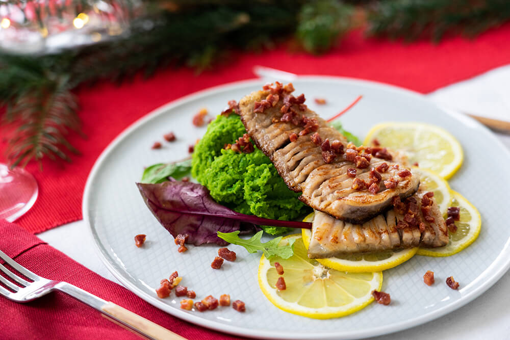 Irdalt pontyfilé borsópürével és pirított szalonnával