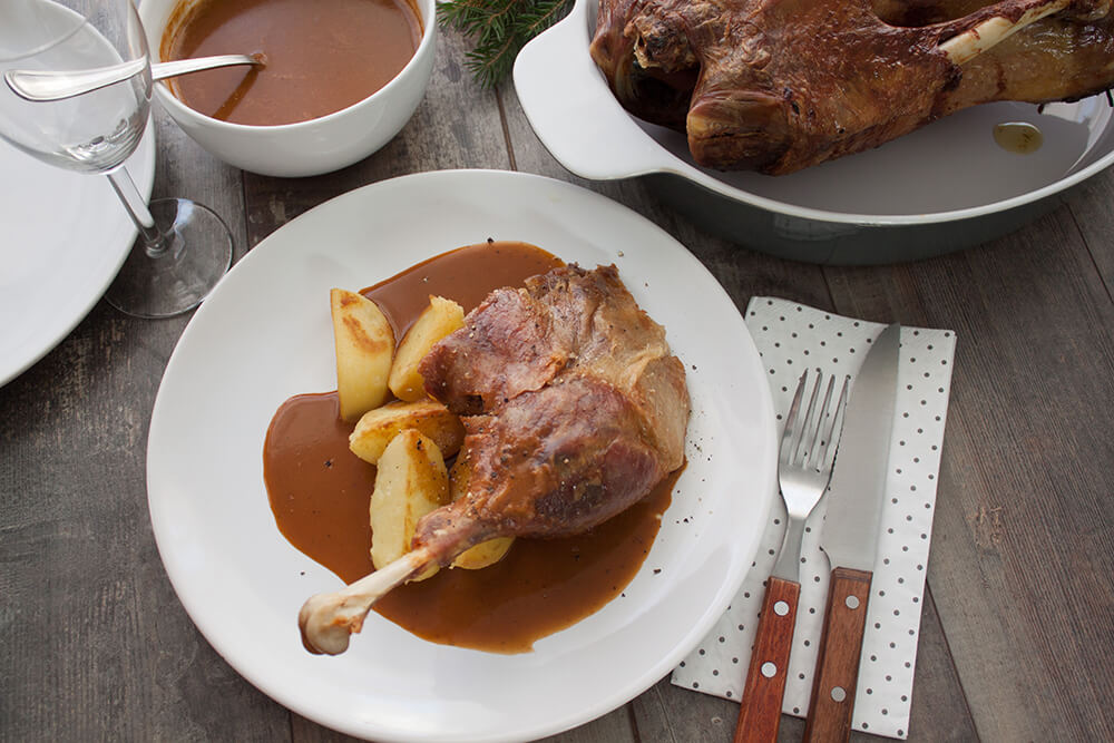 Egészben sült ünnepi liba barnamártással