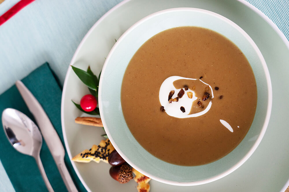 Kakukkfüves-baconös ünnepi gesztenyeleves